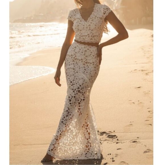 Lace Skirt & Crop Top Set - Picture 2 of 12